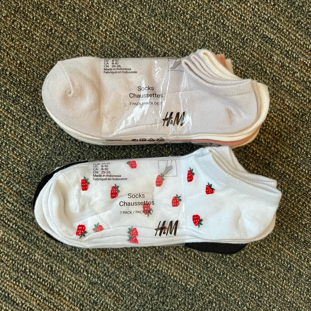 🧦❤️ H&M Printed + Warm Toned Ankle Socks